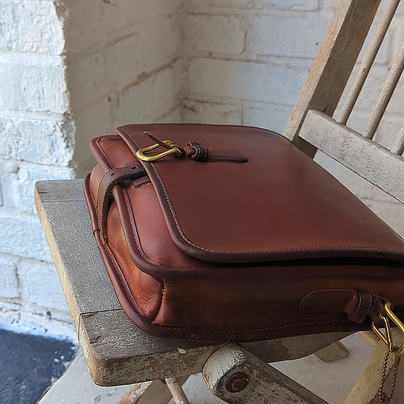 Vintage COACH 70's Saddle/ buckle Courier Large - Picture 8 of 17